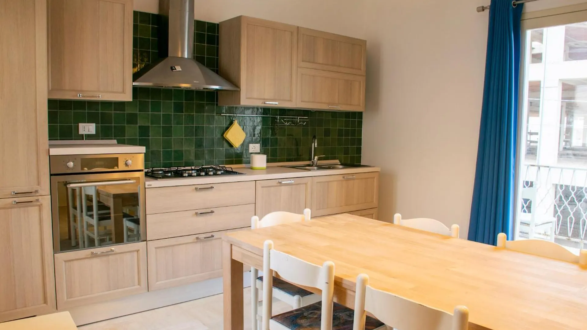 Seaside Bliss: Kaukana Sun & Moon Apartments With Parking Villaggio Azzurro